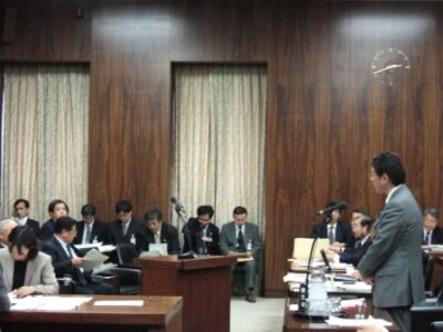 2006年11月7日（火）　衆議院安全保障委員会にて質問に立つ