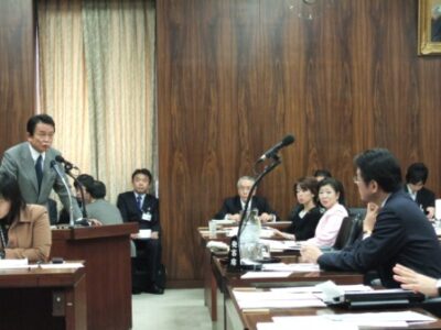 2007年3月23日（金）　外務委員会にて質疑に立つ