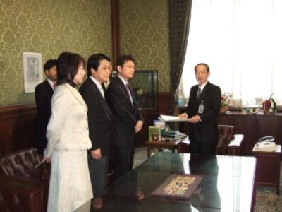 2008年4月16日（水）　年金関連二法案を提出