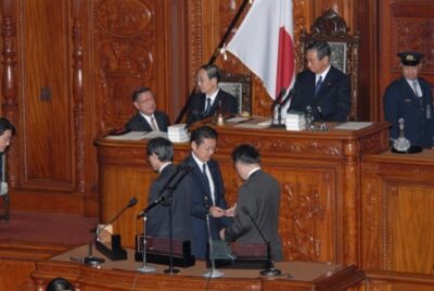 2008年12月12日（金）　５７年ぶりに関連しない複数法案を再議決