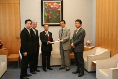 2009年5月1日(金)　新型インフルエンザに対する適切な対応を官邸に申し入れ