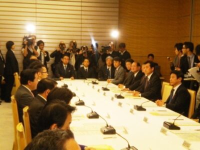 2011年12月5日(月)　首相官邸で政府・与党社会保障改革本部に出席