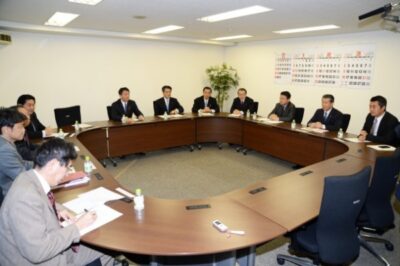 2013年12月11日（水）　党改革創生本部第３回役員会に出席