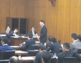 2014年10月15日(水) 　塩崎新厚生労働大臣に、初質疑