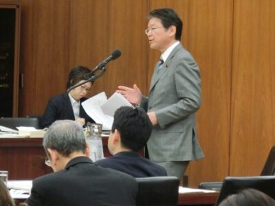 2014年11月13日(木) 　エボラ熱、年金積立金運用、塩崎厚労大臣を質す