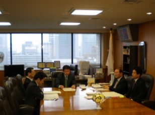 政務三役会議を開催しました