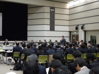 独立行政法人の管理部門を見直し