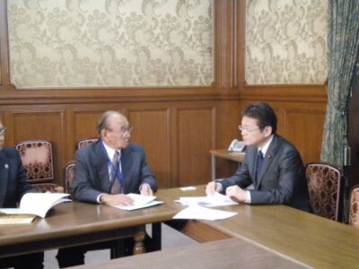 仲井眞弘多沖縄県知事の訪問を受けました