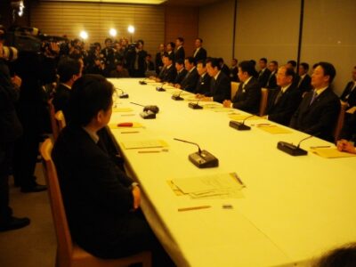 政府・与党社会保障改革検討本部に出席
