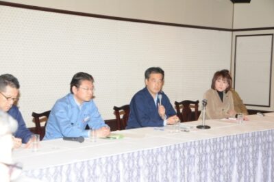 宮城県庁で村井嘉浩宮城県知事と懇談