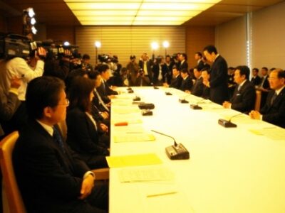 政府・与党社会保障改革本部に出席