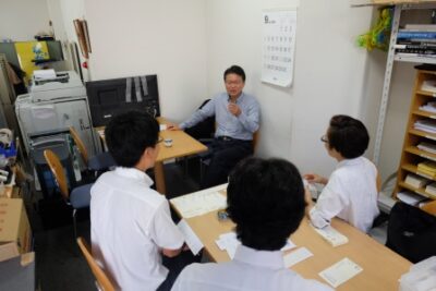地元事務所で大学生インターンと交流