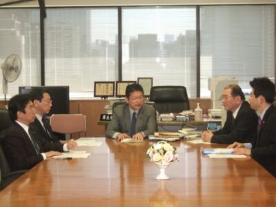 政務三役会議を開催しました