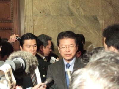 公共施設などでの禁煙を検討