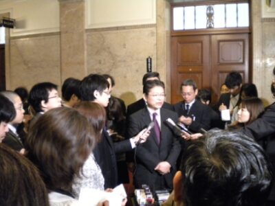 失業者の保険料軽減について記者発表