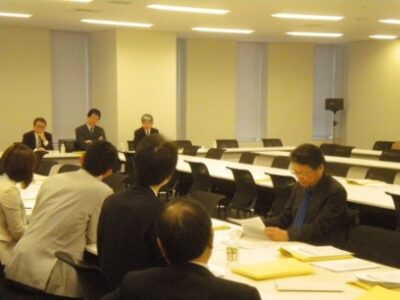政調役員会で厚生労働関連法案の説明