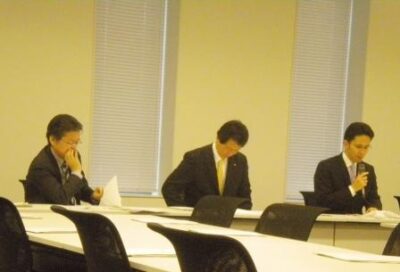 行政改革調査会役員会に出席