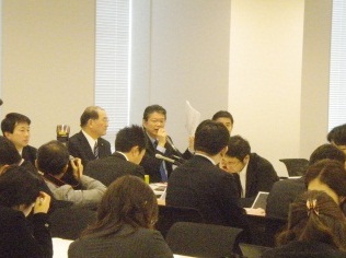民主党の新しい年金制度の試算について説明