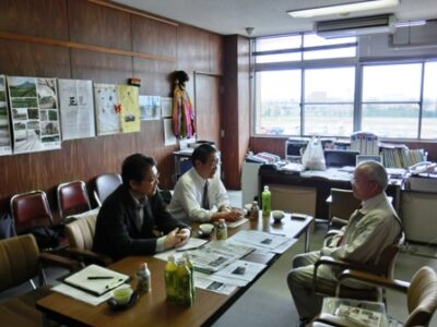 福島県双葉町の井戸川町長と意見交換