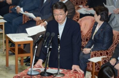 特別委員会で修正法案の答弁