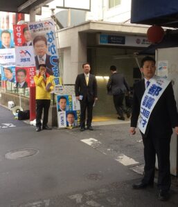 新中野駅で朝の街頭演説