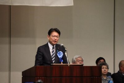 拉致被害者救出国民大集会であいさつ