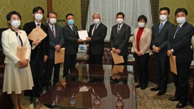 「コロナ対応医療従事者等慰労金法案」を議員立法第1号として提出