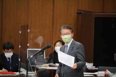 ＜厚労委員会＞現役世代の負担軽減は窓口負担倍増より富裕層の保険料アップで対応すべき