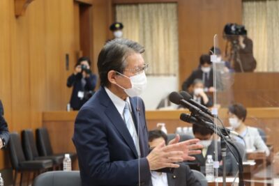 ＜厚労委員会＞政府案強行採決　現役世代の負担軽減は窓口負担倍増より富裕層の保険料アップで対応すべき