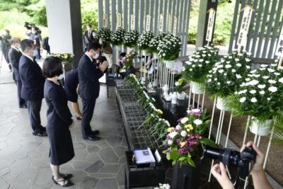 「シベリア・モンゴル抑留犠牲者の集い」で献花