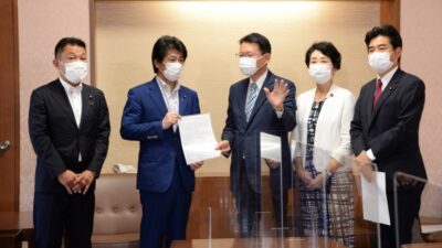 新型コロナ中等症患者の入院原則の堅持等を求め田村厚労大臣に緊急要請
