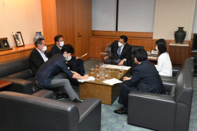 【新型コロナウイルス対策本部】保育士等の4回目ワクチン接種対象化の前倒し・迅速化等を厚生労働省に申し入れ