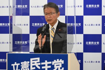「生活に役立つ政党だと実感を持ってもらえる活動を続ける」と長妻政調会長