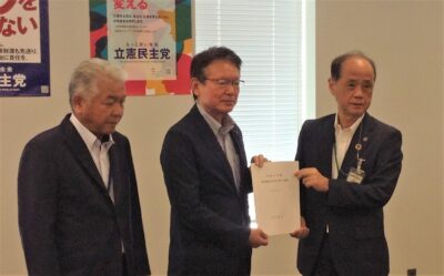 長妻政調会長、指定都市市長会より「令和６年度　国の施策及び予算に関する提案」を受け取り、意見交換