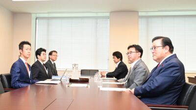 年金改革法案めぐり自民、公明両党と修正協議スタート