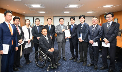 厚労大臣に、「診療報酬、介護・障害福祉サービス等報酬の引き上げを求める要請」を実施